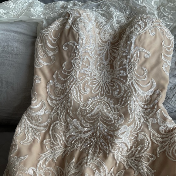 Oleg Cassini Wedding Dress and Headpiece - Picture 3 of 8